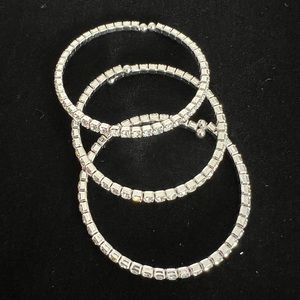 Stretchey stackable bracelets - like new!